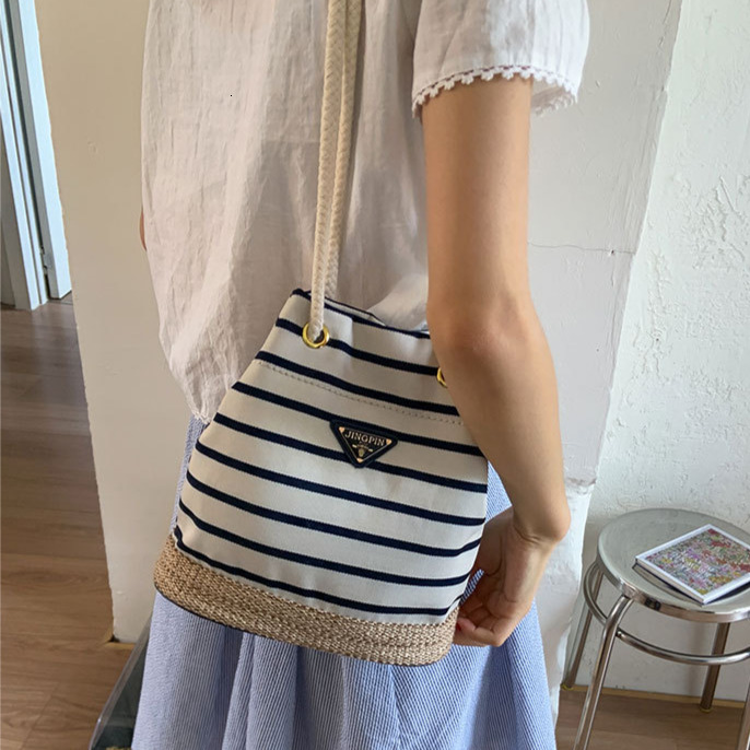 Free Shipping Designer Fashion Drawstring Women's Striped Bucket Crossbody Bag New Retro Commuting Minimalist Handbag Texture Casual Single Shoul