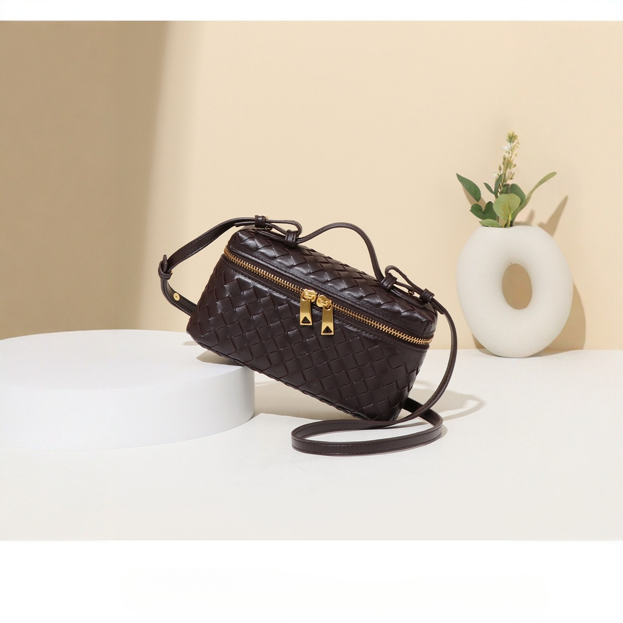 2025 New Women's Designer Handbag High Quality Fashion One Shoulder Handheld Cross Border Lunch Box Bag Outdoor Vacation Bag Wallet Banquet Bag