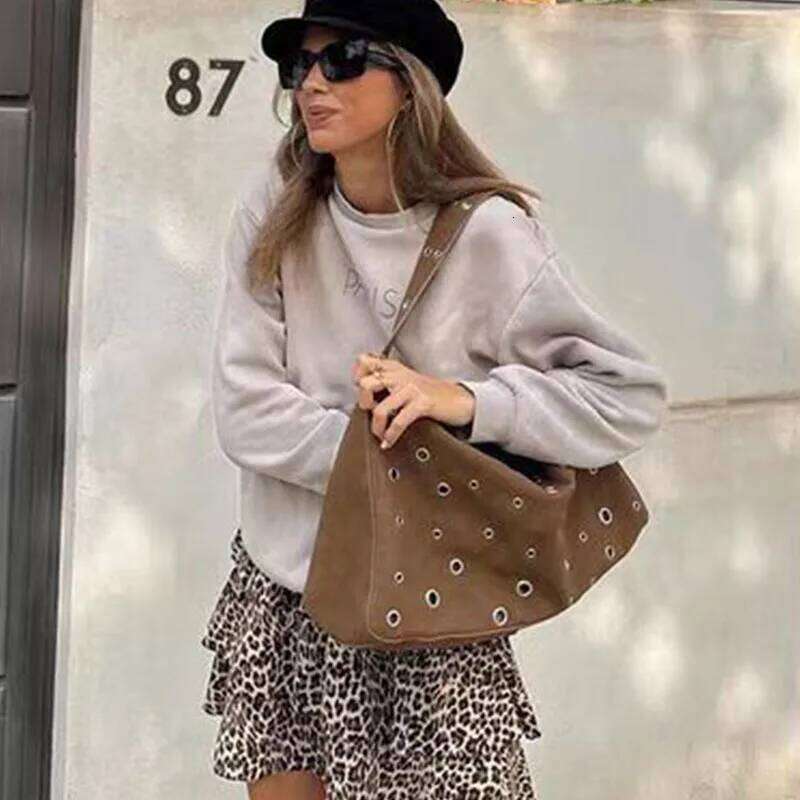 Fashionable Studded Purses Hobo Bag Punk Women Small Shoulder Purse Vegan Leather Designer Handbags Streetwear