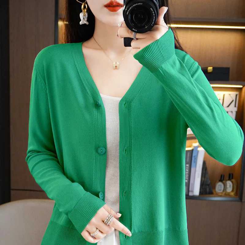 2025 Summer New Korean Version Thin Solid V-Neck Ice Silk Knitted Long Sleeve Sunscreen Cardigan Fashion V-Neck Top for Women XJ250819