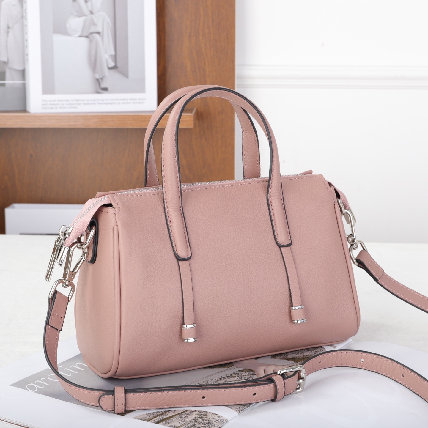 Free shipping designer Top Layer Cowhide 2025 New Large Capacity Tote Women Bag Fashion Handbag Commuter Bag Versatile Women Handbag