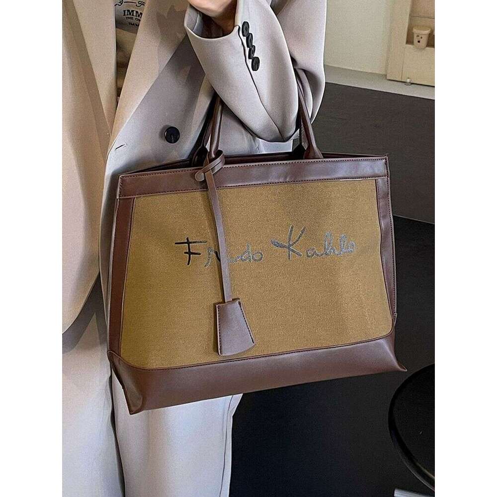 A niche designer canvas tote for women's 2024 new high-capacity commuting handheld shoulder bag