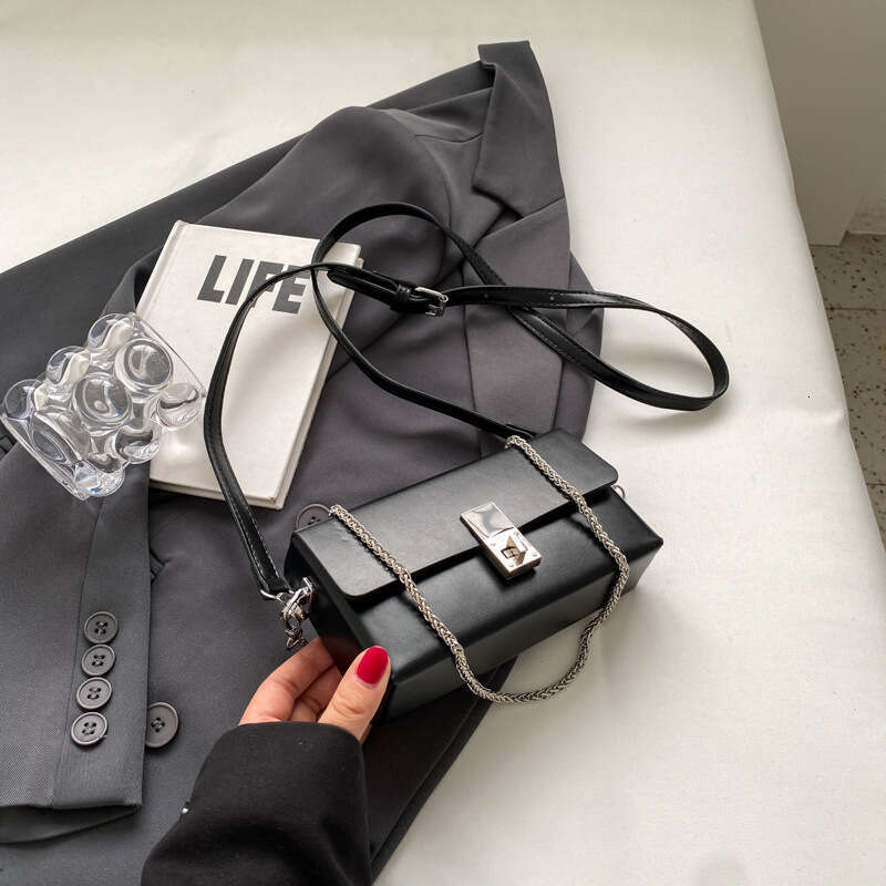 This Year's Trendy Bags for Women Autumn 2025 New Fashionable Textured Single Shoulder Bags Small Square Celebrity Designer Chain Crossbody Bag