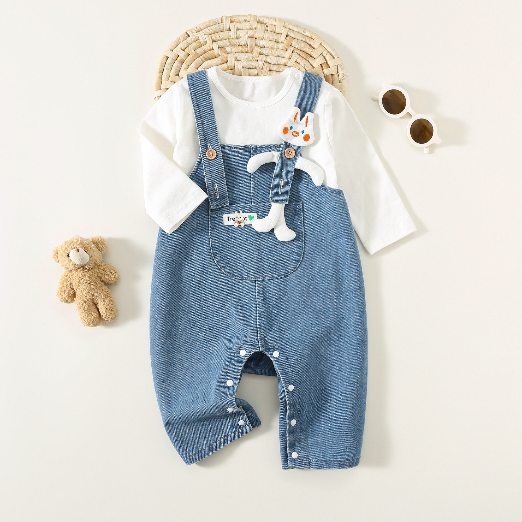 Baby denim suit for boys and girls, spring and autumn style overalls, jumpsuit for infants and young children, new style of outerwear