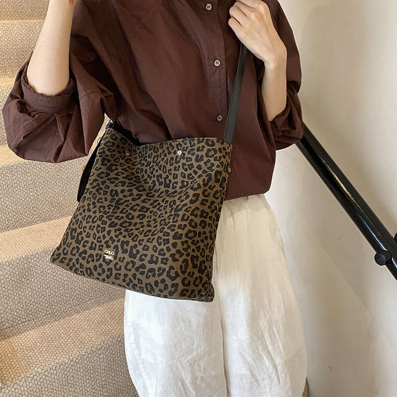 Autumn and Trendy Large Capacity for Women 2025 New Versatile Crossbody Commuter Shoulder Bucket Bag