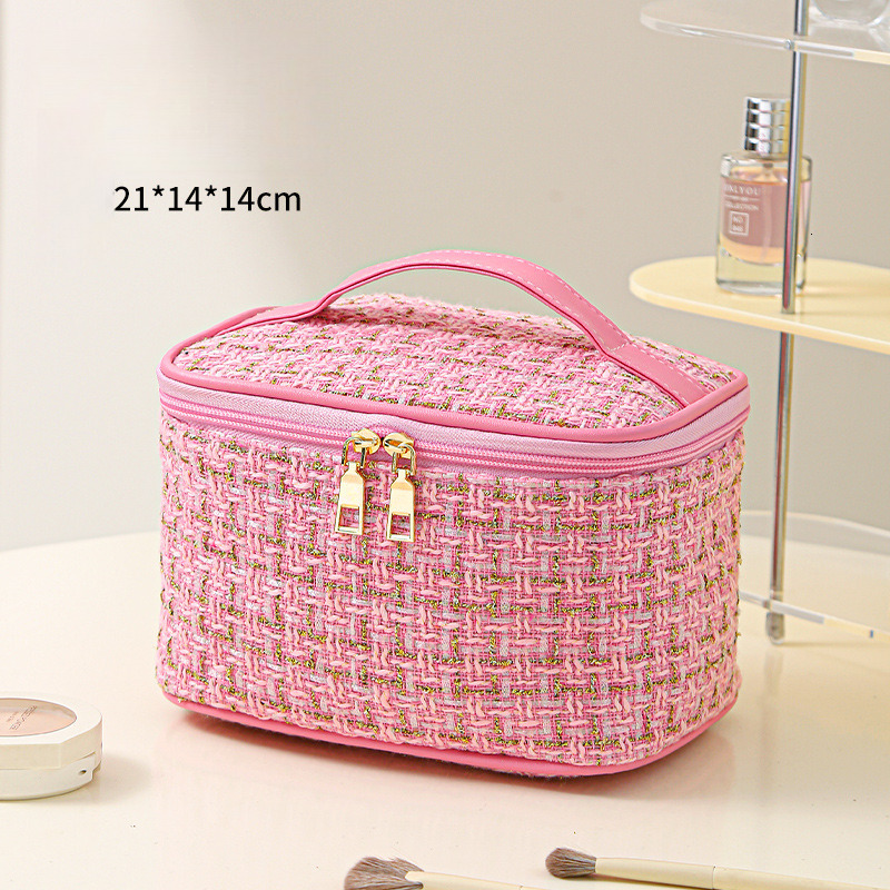 Free Shipping Designer Large Capacity Makeup Bag Travel Portable Small Fragrance Bag Storage Bag Fashionable And Casual Handheld Toiletry Bag