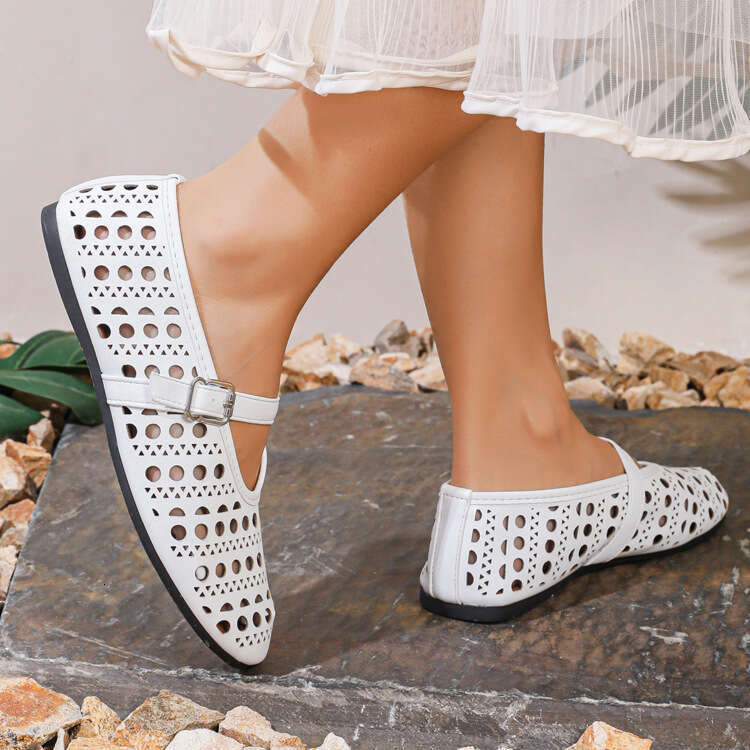 36-43 Shoe Large Size Hollow Leather Casual Shoes for Women Outdoor Designer Wear 2025 Summer New Fashion Versatile Sandals