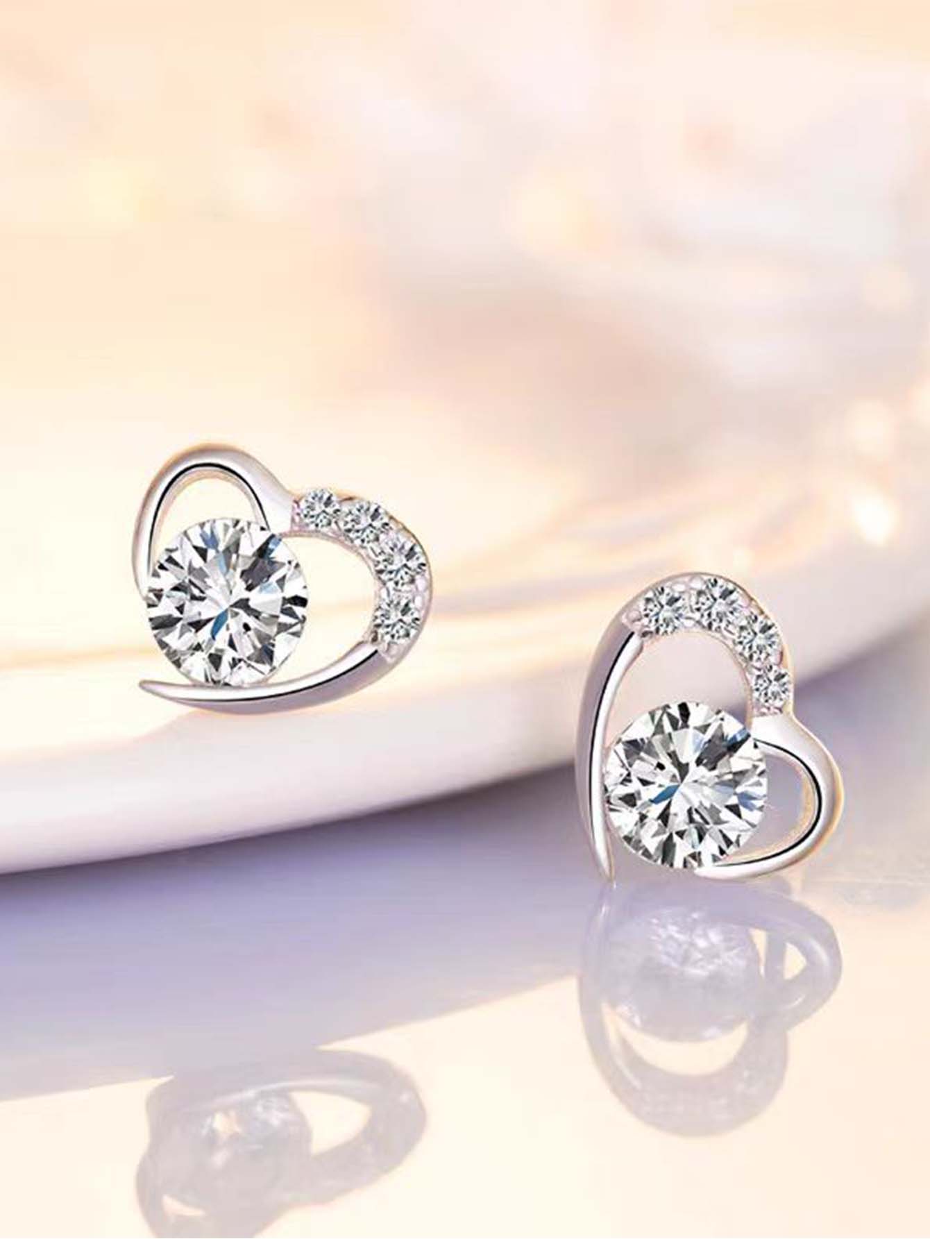 MT Fashion Moissanite Heart-Shaped Stud Earrings for Women, Round Brilliant Cut 1 Carat * 2 PCS High-Quality Moissanite 925 Sterling Silver Hypoallerg