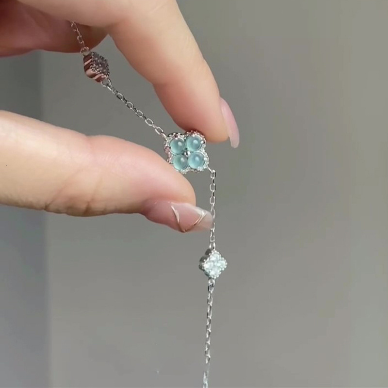 Zircon Flower Petal Pendant Fashion Simple Versatile Elegant Bracelet Light High-End Feel Women's Jewelry