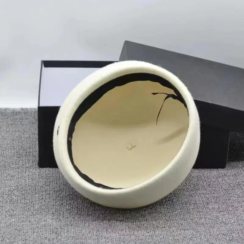 Classic Ladies Beret Hat Fancy Wool Felt Hat Warmer Winter Hat Cap White Black Women Fedora Hat Fascinator Pillbox Hat Formal 250819