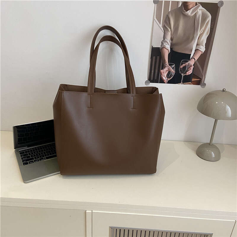 Large Capacity Simple Soft Leather Tote for Women 2025 Summer Fashion Versatile Designer Bags Shoulder Underarm Bag