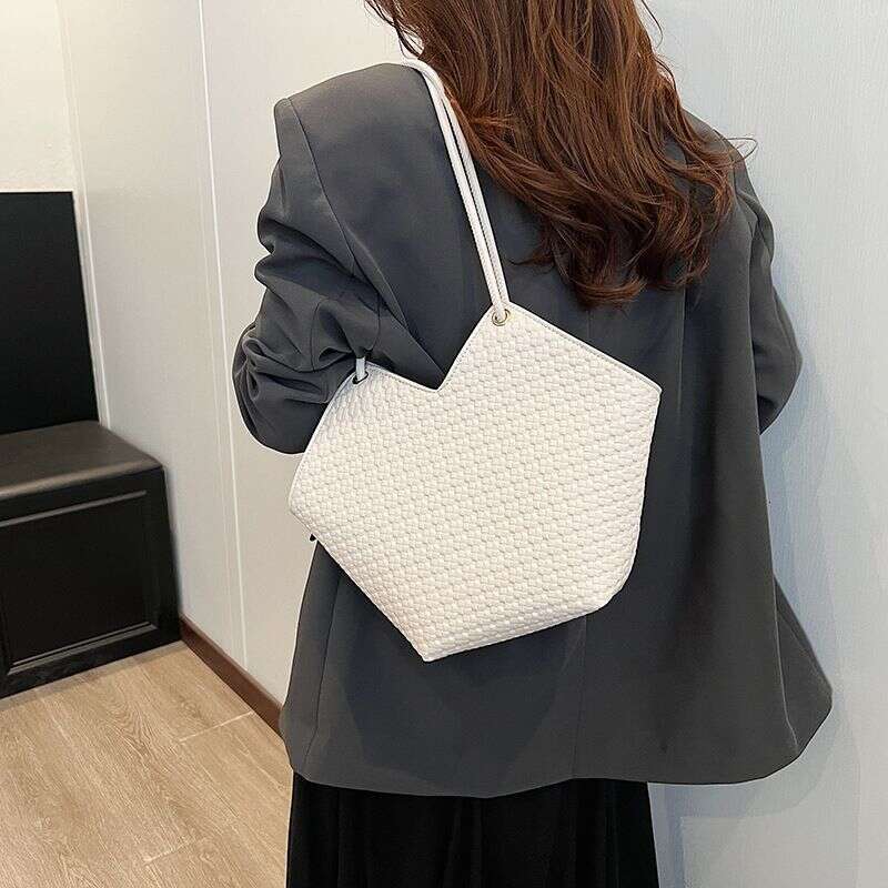 Leisure lare capacity for women 2024 new versatile niche desin, one shoulder hih-end feelin, class commutin tote OLOEY