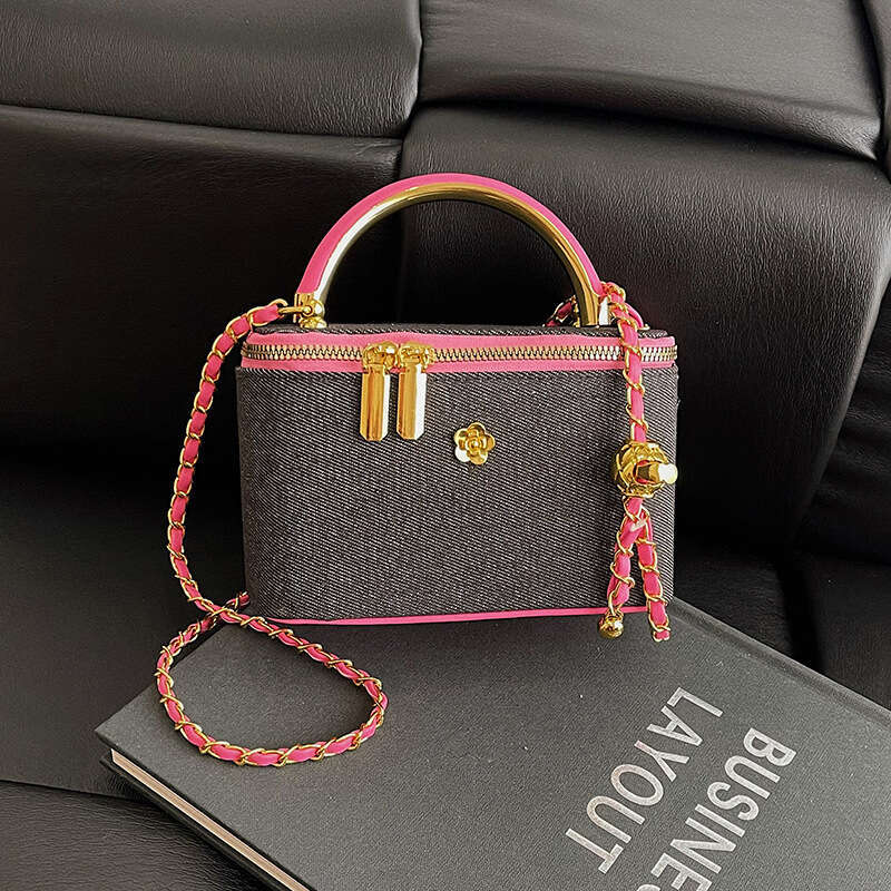 2025 Designer New Korean Fashion Small Chanel Style for Women, Color-Block Chain with High-End Feel, Versatile Shoulder and Bags Crossbody Bag