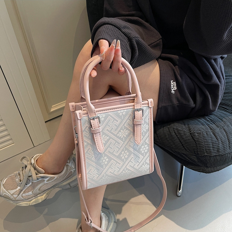 Free Shipping Designer New Fashion Women's High-end Texture Handbag Simple And Fashionable Printed Commuting Shoulder Crossbody Bag Casual Phone 