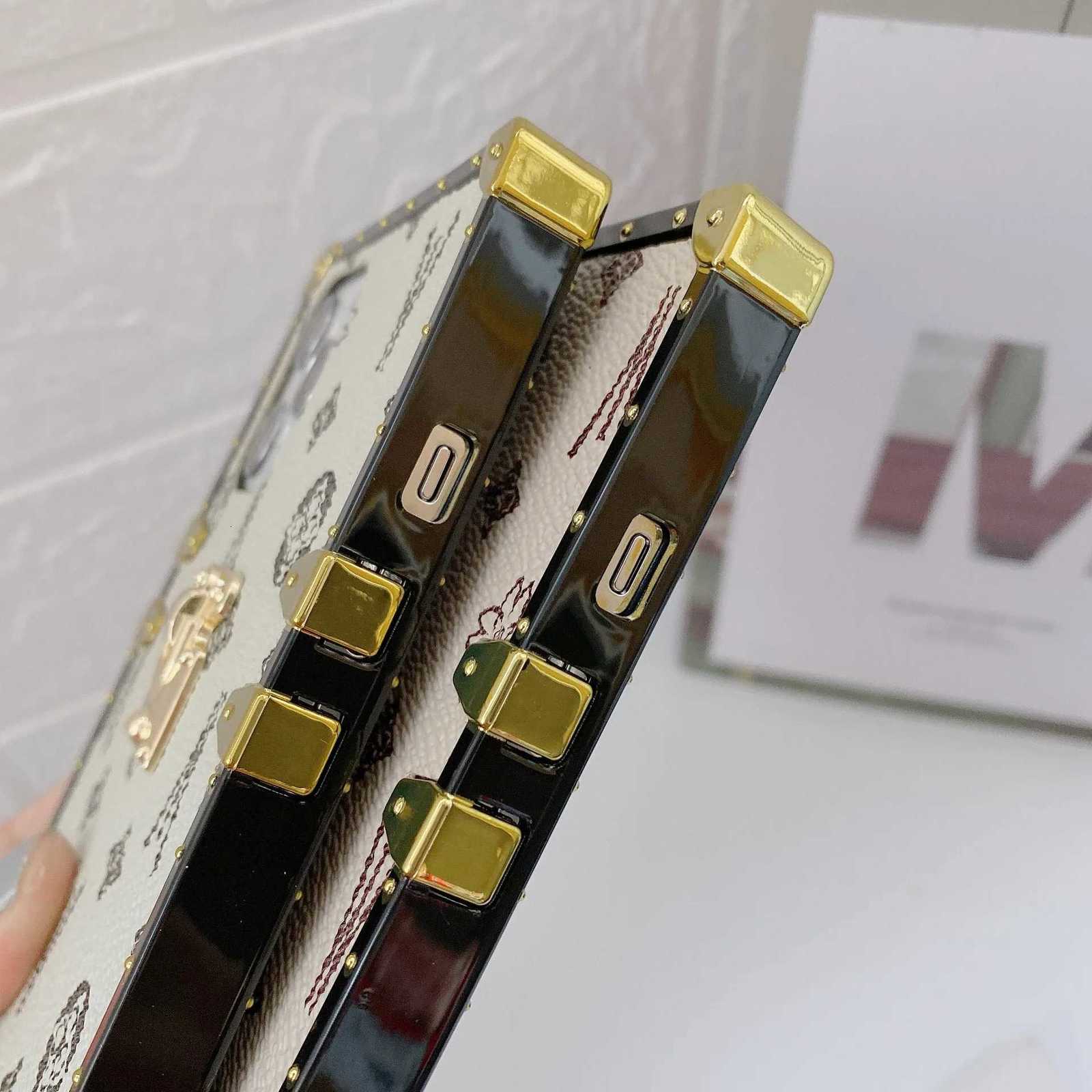 Luxury Fashion Retro Leather Case For Galaxy S25 S24 S23 S22 S21 S20 S10 Ultra Plus Holder Shockproof Cover Phone cases Z250819