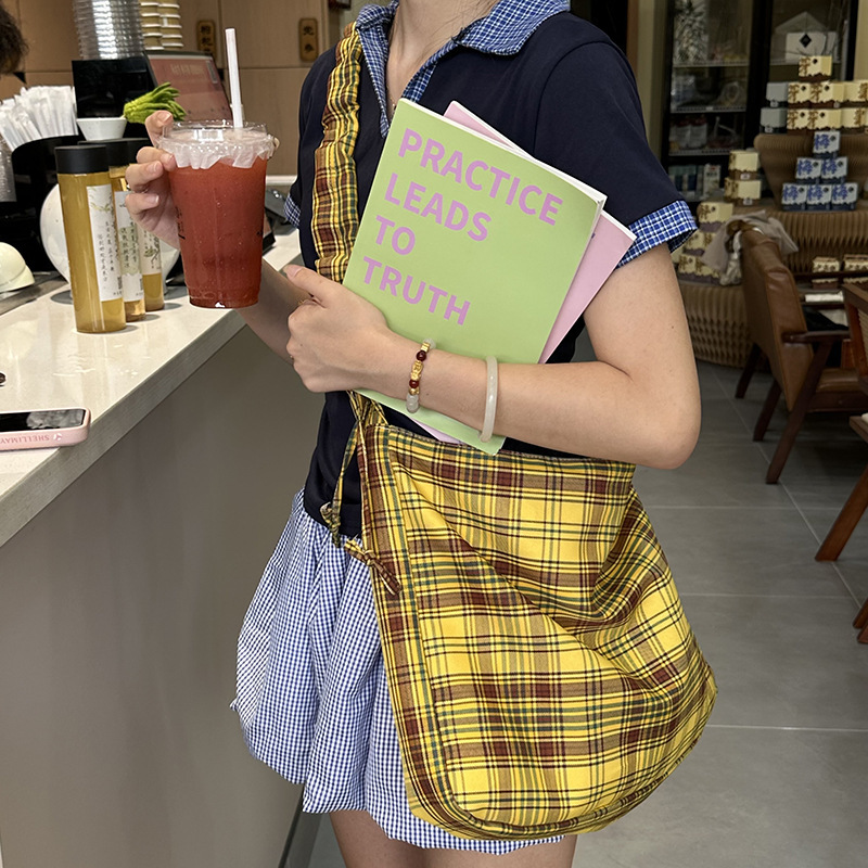 Autumn 2025 Korean style pleated drawstring single shoulder art style casual single shoulder crossbody bag for women, designer bag for women, trendy d