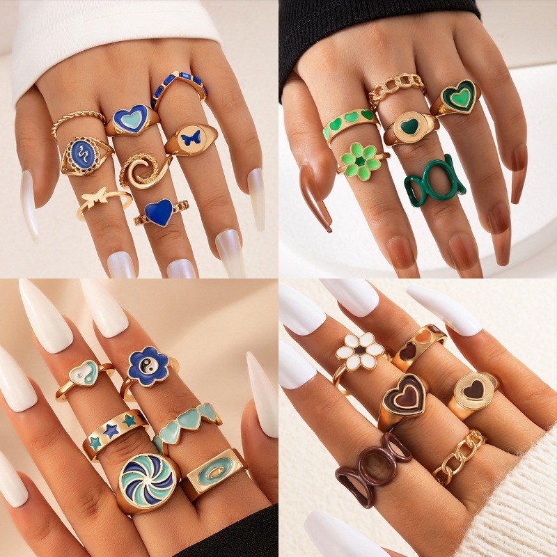 Sophisticated Geometric Flower Patterned Gold Wedding Band Set for Couples