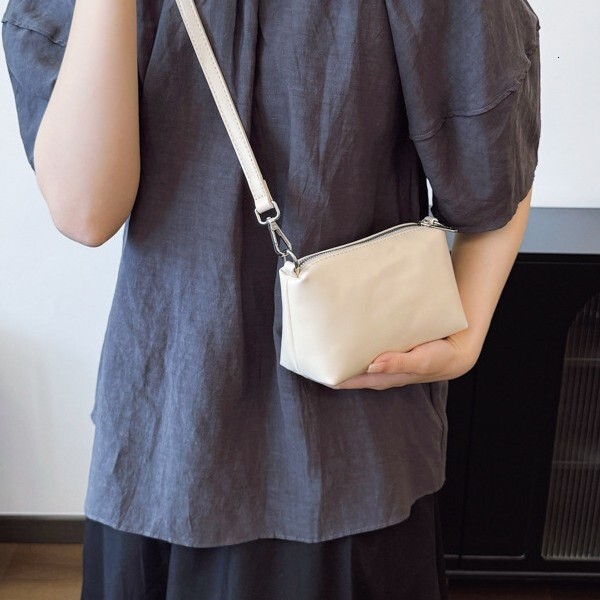 Free shipping designer 2025 New Style Hollow Out Tote Bag for Women Commuter Bag Single Shoulder Bag Black and White Striped Handbag