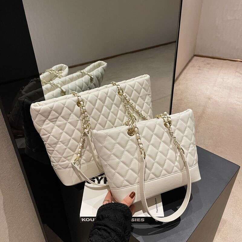 Textured Women's Large Capacity 2023 New Fashion Niche Lingge Chain Simple One Shoulder Crossbody Bag