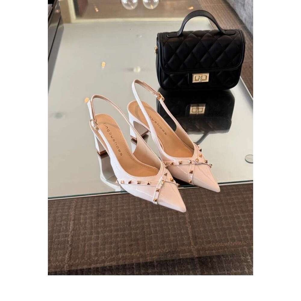 New 2025 Closed-Toe Chunky Heel Women's Rivet French Fairy Style Single Shoes Pointed Designer Shoe Toe Leather Comfortable Fashion Sandals