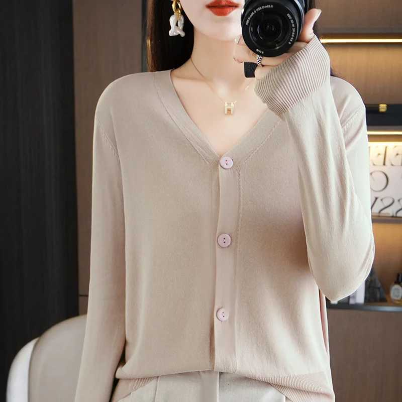 2025 Summer New Korean Version Thin Solid V-Neck Ice Silk Knitted Long Sleeve Sunscreen Cardigan Fashion V-Neck Top for Women XJ250819