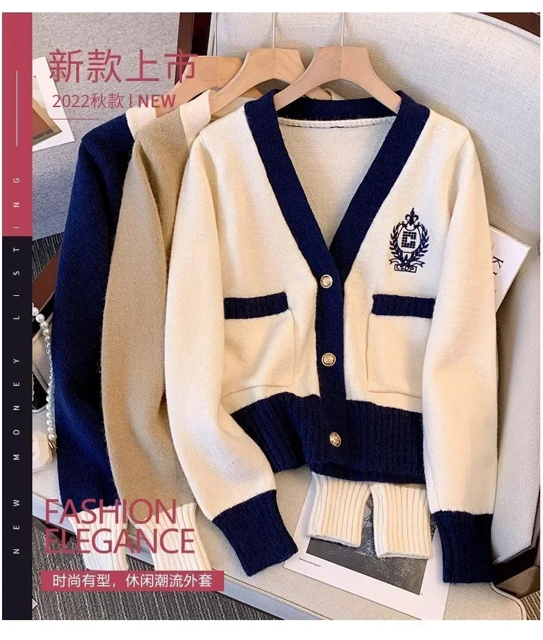Classics Fashion Badge Vneck Short Jacket Slim Fit Knitted Cardigan Office Lady Streetwear Sweater Coat Autumn Long Sleeve 250819