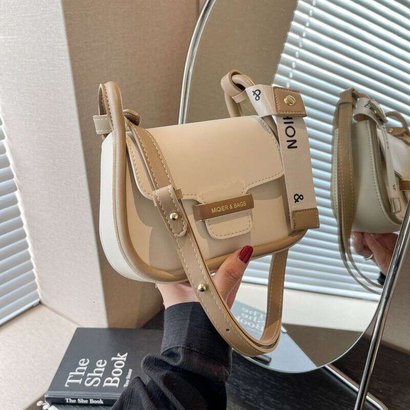This year's bags for women 2023 new high-end single shoulder crossbody popular women's small square bag wholesale