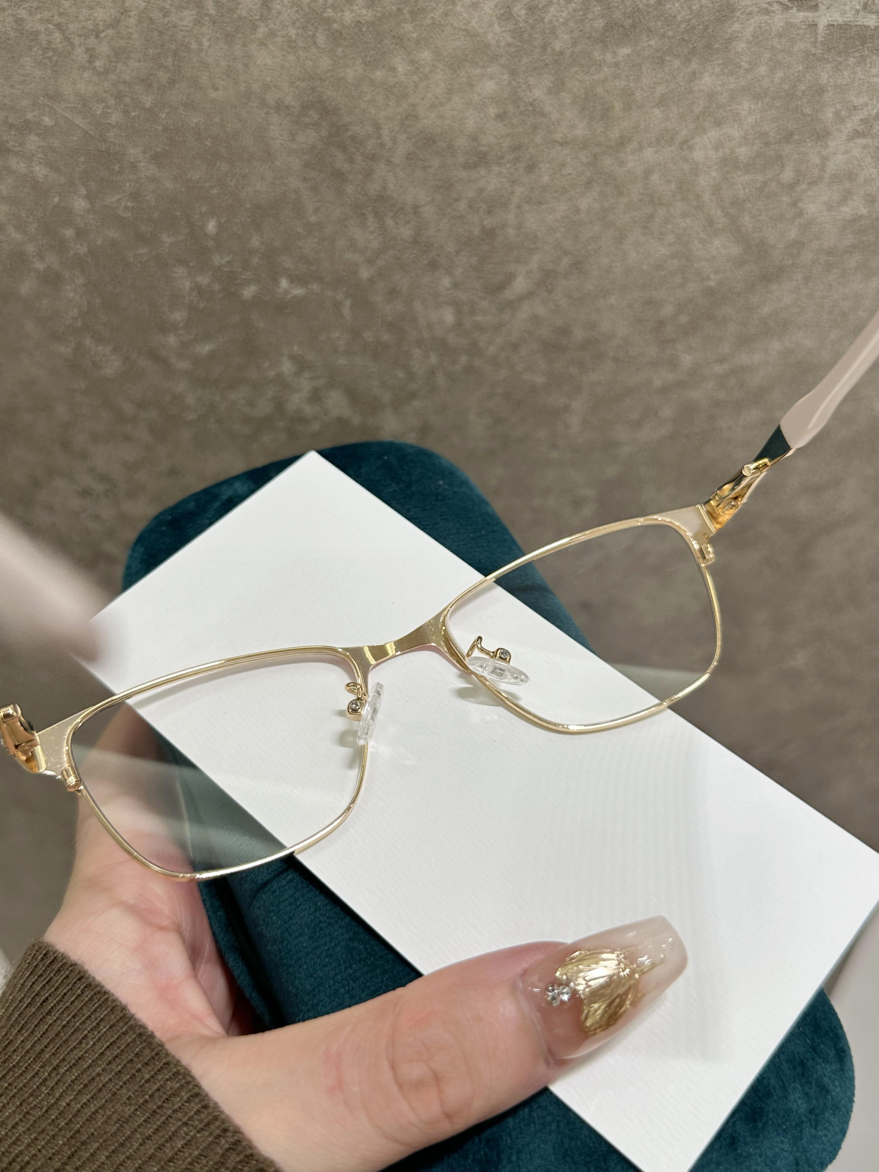 Ultra-lightweight, pure-style thin-frame glasses with blue light protection, classic and versatile G95-286