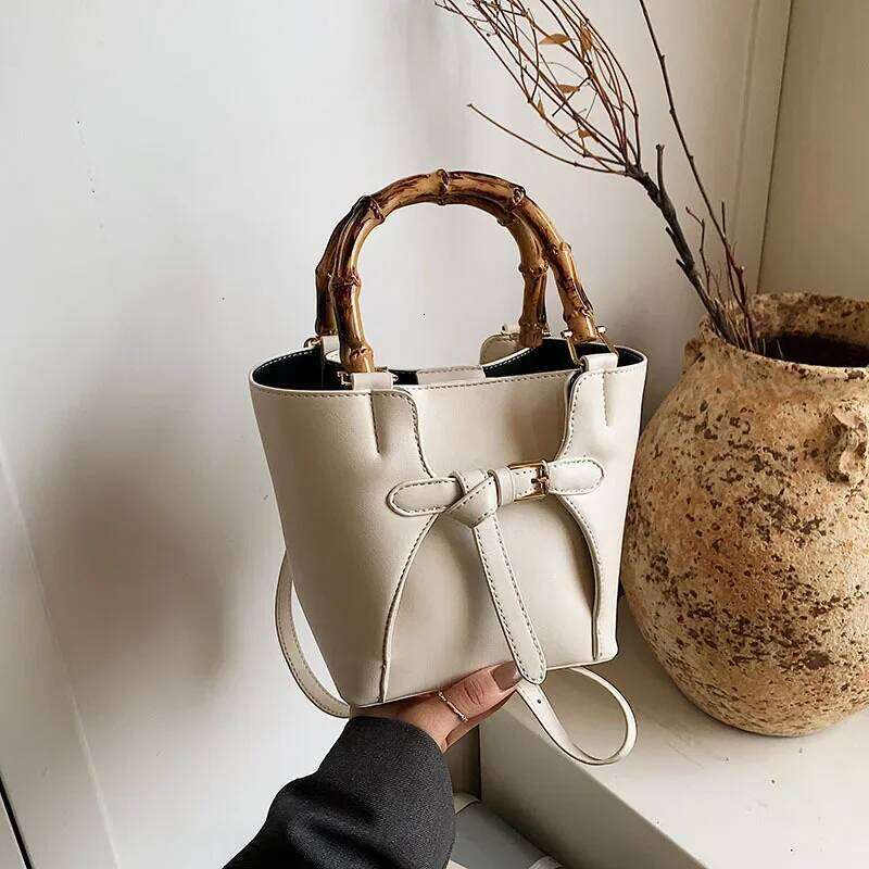 Spring New Premium Leather Bucket Exquisite Craftsmanship Niche Messenger Design High Quality Handmade Women S Bag