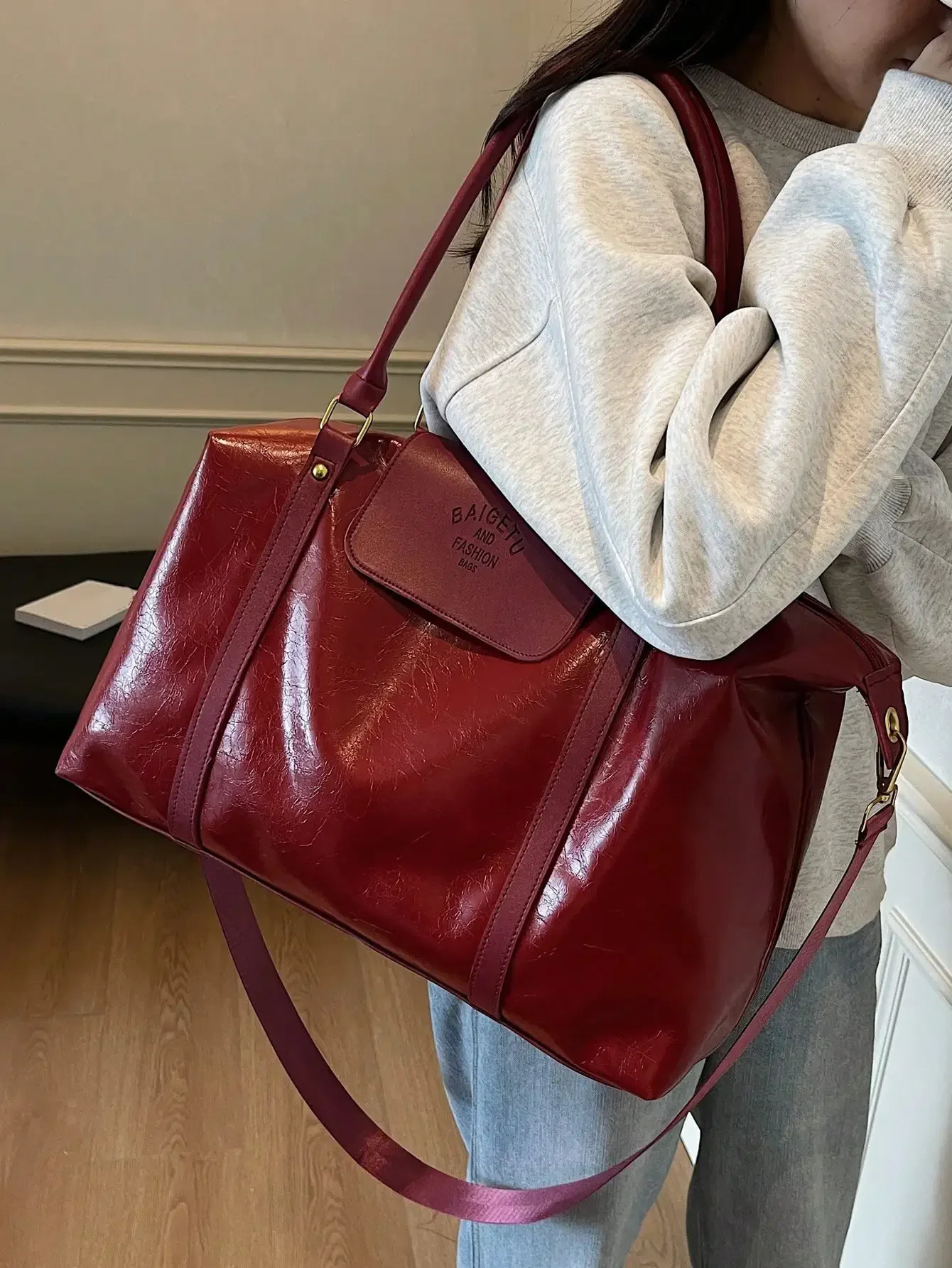 Fashion large capacity handbag Casual short trip travel bag Holiday gym tote bag retro oil wax gloss PU leather crossbody bag 250818