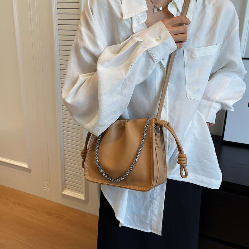 Designer Korean Style Fashion Versatile Chain for Women New Pleated Cloud Small Square 2025 Summer Bags Niche Crossbody Bag