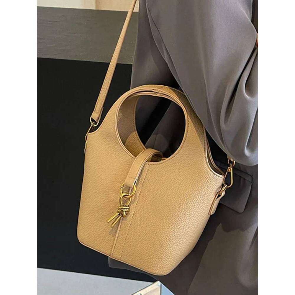 Women New Style Trendy Crossbody Bucket Fashionable High End Office Handbag Personalized Metal Decoration One Shoulder Bag