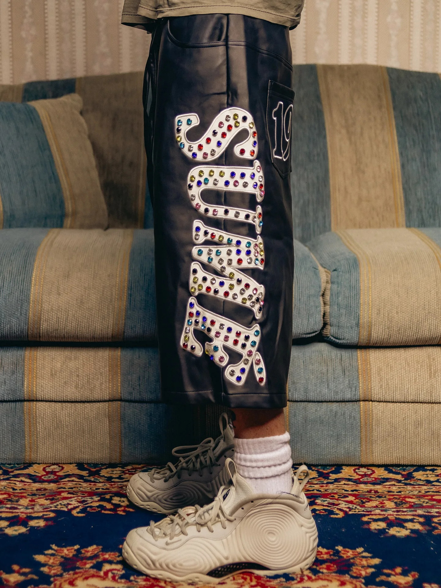 Sume Leather Jorts Mens Hip Hop Klein Stone Letter Embroidery Denim Shorts Fashion Streetwear Knee Length Pants 250819