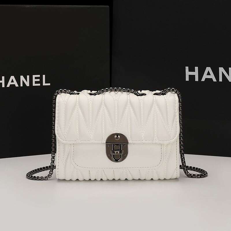 Women's 2023 new trend all-match niche design texture high-end French Messenger shoulder fashion small bag