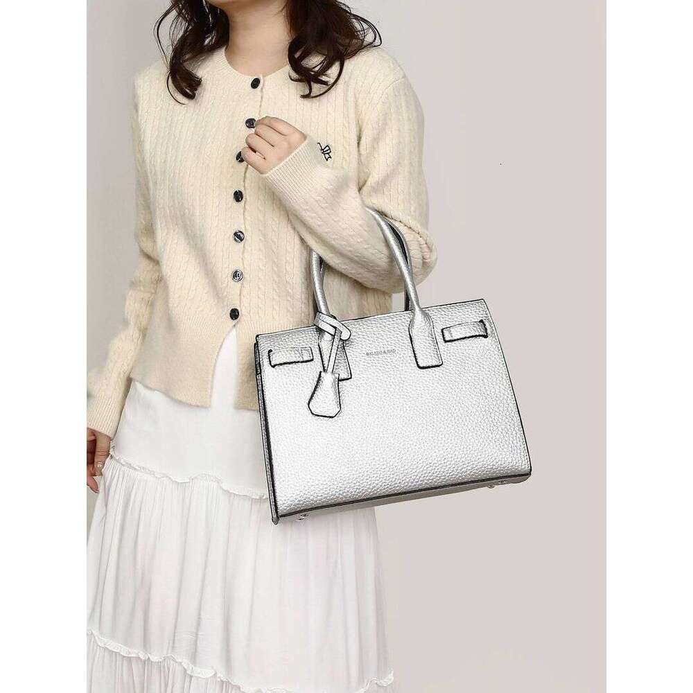 Large handheld commuter women's with a middle compartment, new style, large capacity, light texture bag