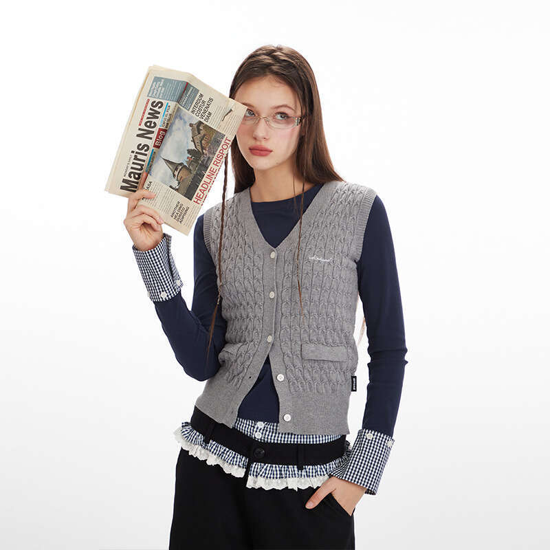 Spring And Autumn V-Neck Vest Layered Knitted Cardigan Style Sleeveless Sweater For Women B5
