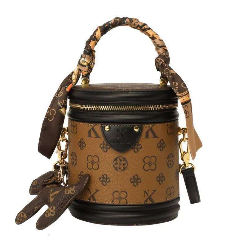 Hot Selling Light Brand Women's Handbag New Autumn And Winter Fashion High-End Sense Contrasting Color Shoulder Bucket Bag Designer Bags
