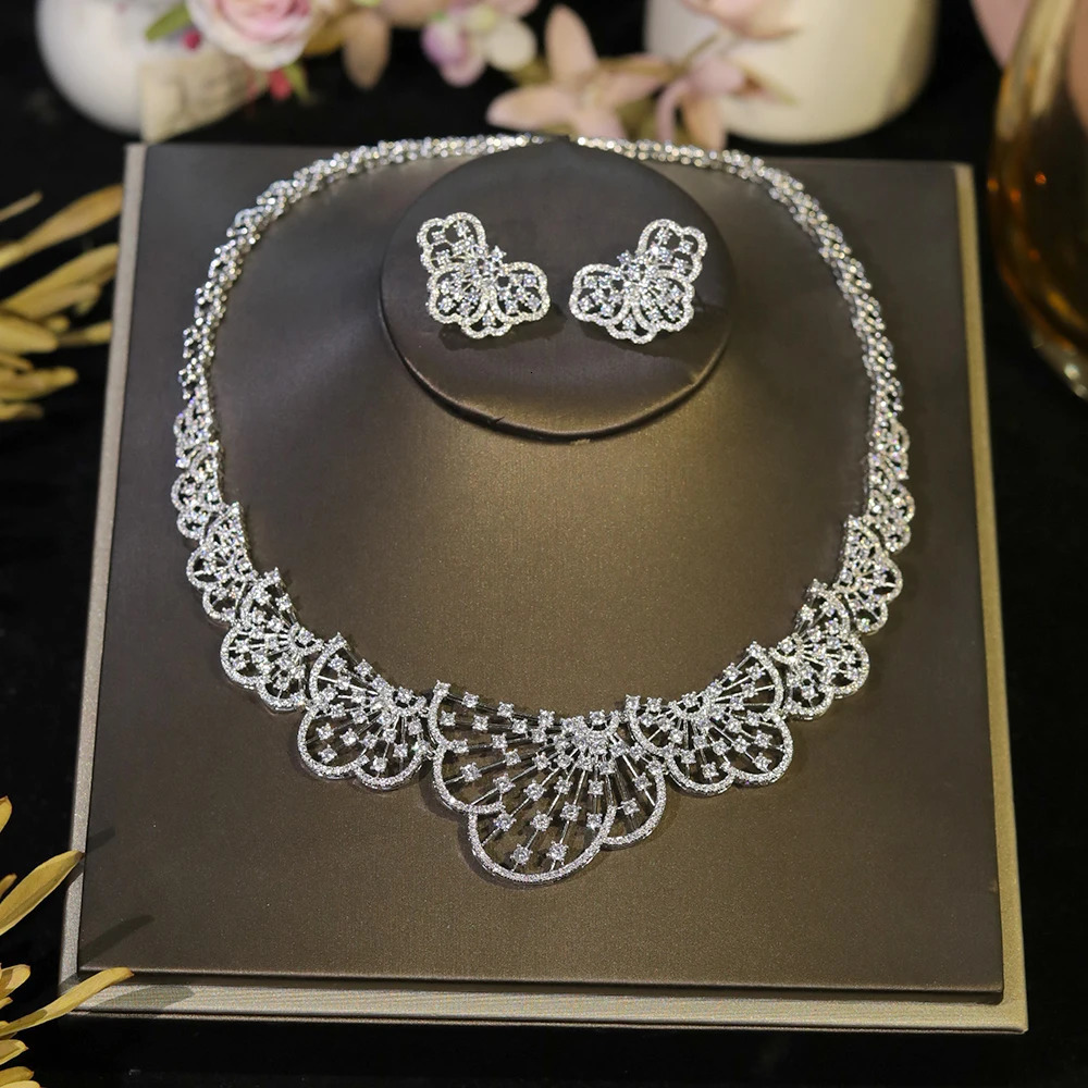 Graceful 2Pcs White CZ Zircon Necklace Set Brides High Quality Fine Jewelry Women Wedding Engagement Accessory 250818