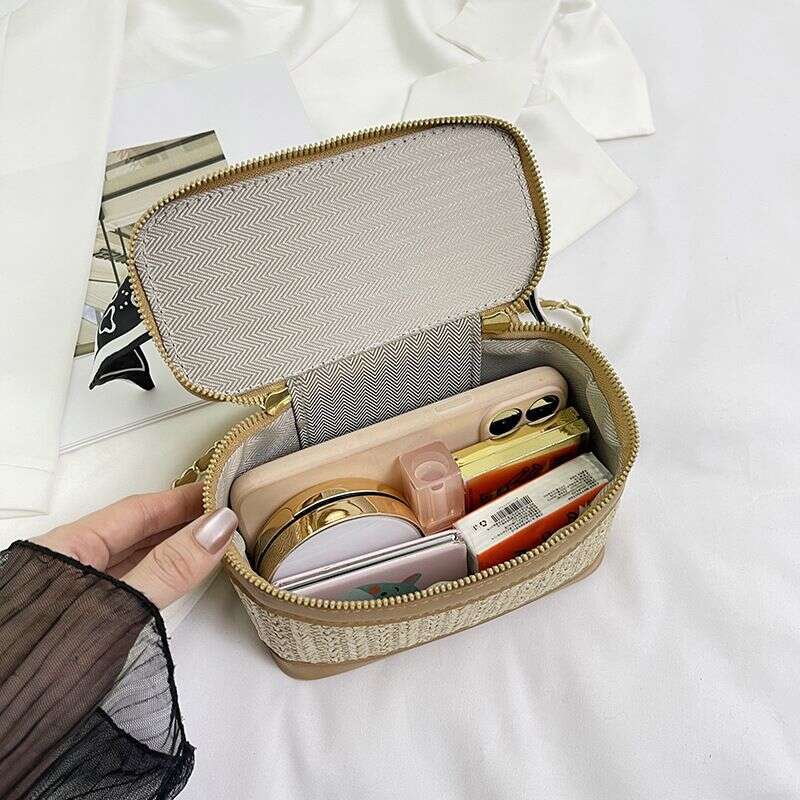 2024 New Grass Woven for Women's Niche Design Chain Crossbody Summer Feel Handheld Bucket Bag