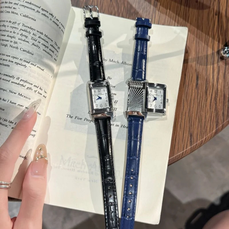 Quartz Watch for Woman with a Diameter of 36mm Thickness of 10mm Leather Strap Reversible Case Body Waterproof to 30 Meters 250819