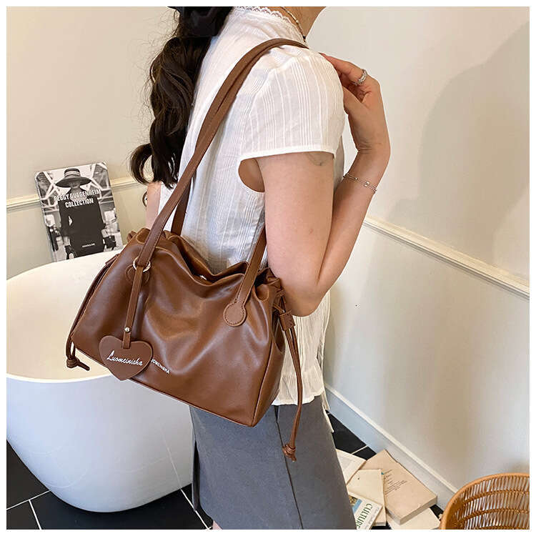 Korean Designer Bags Style Simple Versatile Tote for Women 2025 Summer Large Capacity Casual Commuting Shoulder Crossbody Bag Trendy