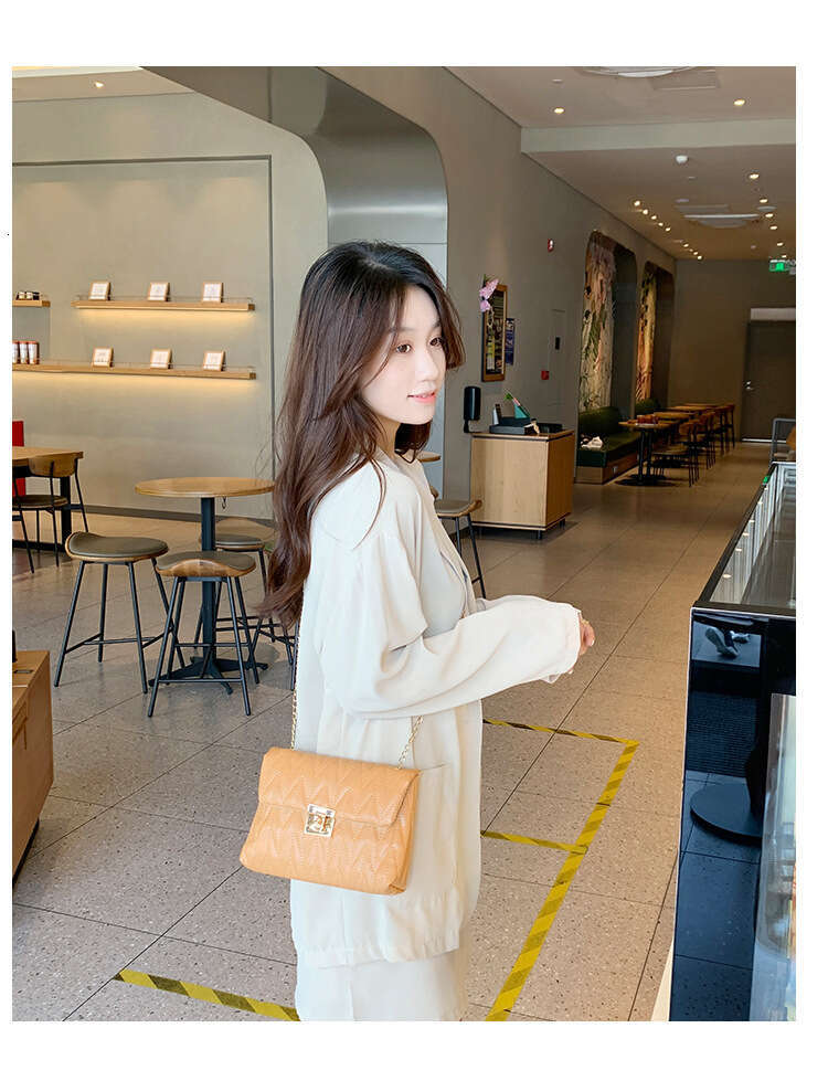 2023 New Hot Selling Versatile Shoulder Fashion Chain Small Fragrant Women's Crossbody Bag