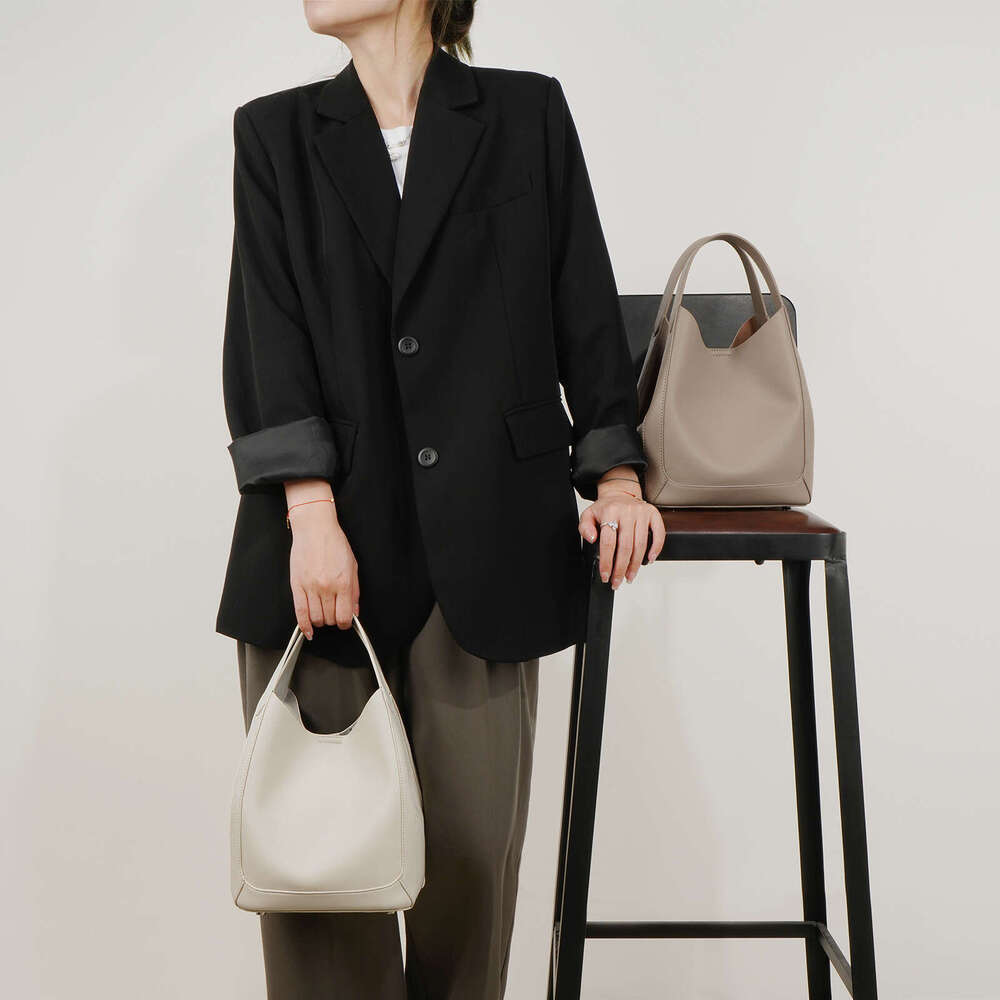 Bucket for Women New Single Shoulder Crossbody Large Capacity High end Niche Mother and Child Cowhide Commuter Tote Bag