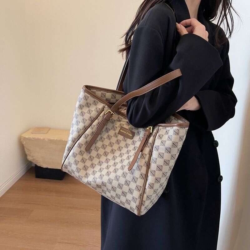 European and American Popular 2024 New Printed Tote Shopping Large Capacity Versatile Retro One Shoulder Crossbody Bag