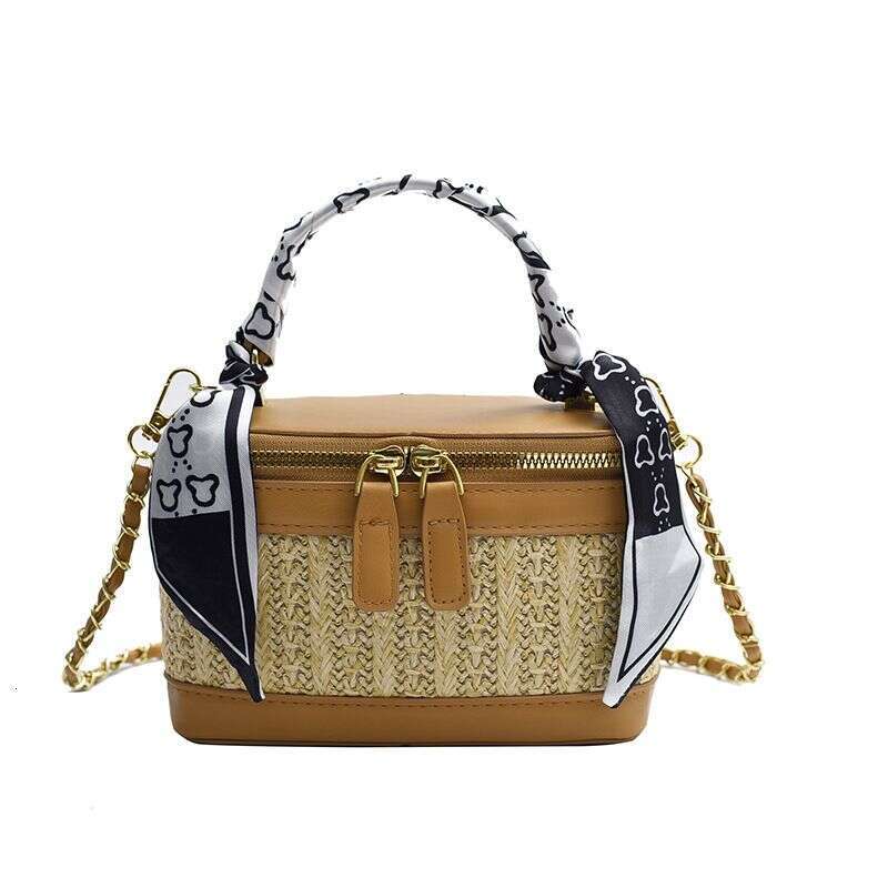 2024 New Grass Woven for Women's Niche Design Chain Crossbody Summer Feel Handheld Bucket Bag