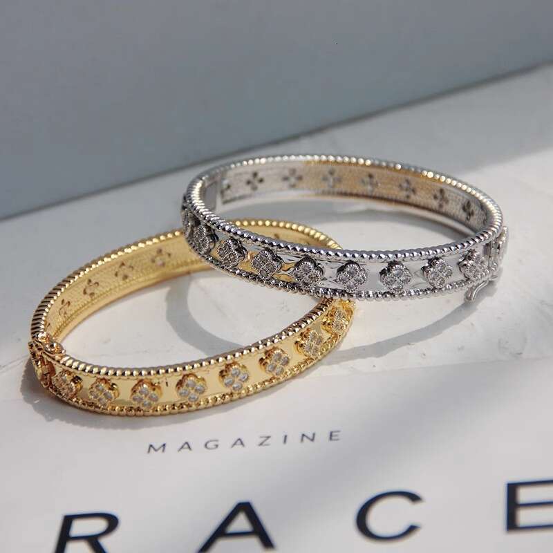 Fairy Kaleidoscope Luxurious Elegant Four-Leaf Clover Three-Dimensional Flower Inlaid Dia Bracelet Temperament and Personality for Women