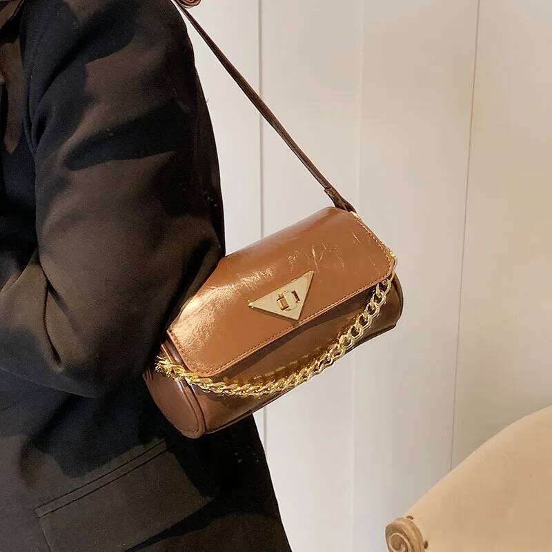 New Retro Fashion Small Square Bag High End Design Simple Versatile Shoulder Messenger