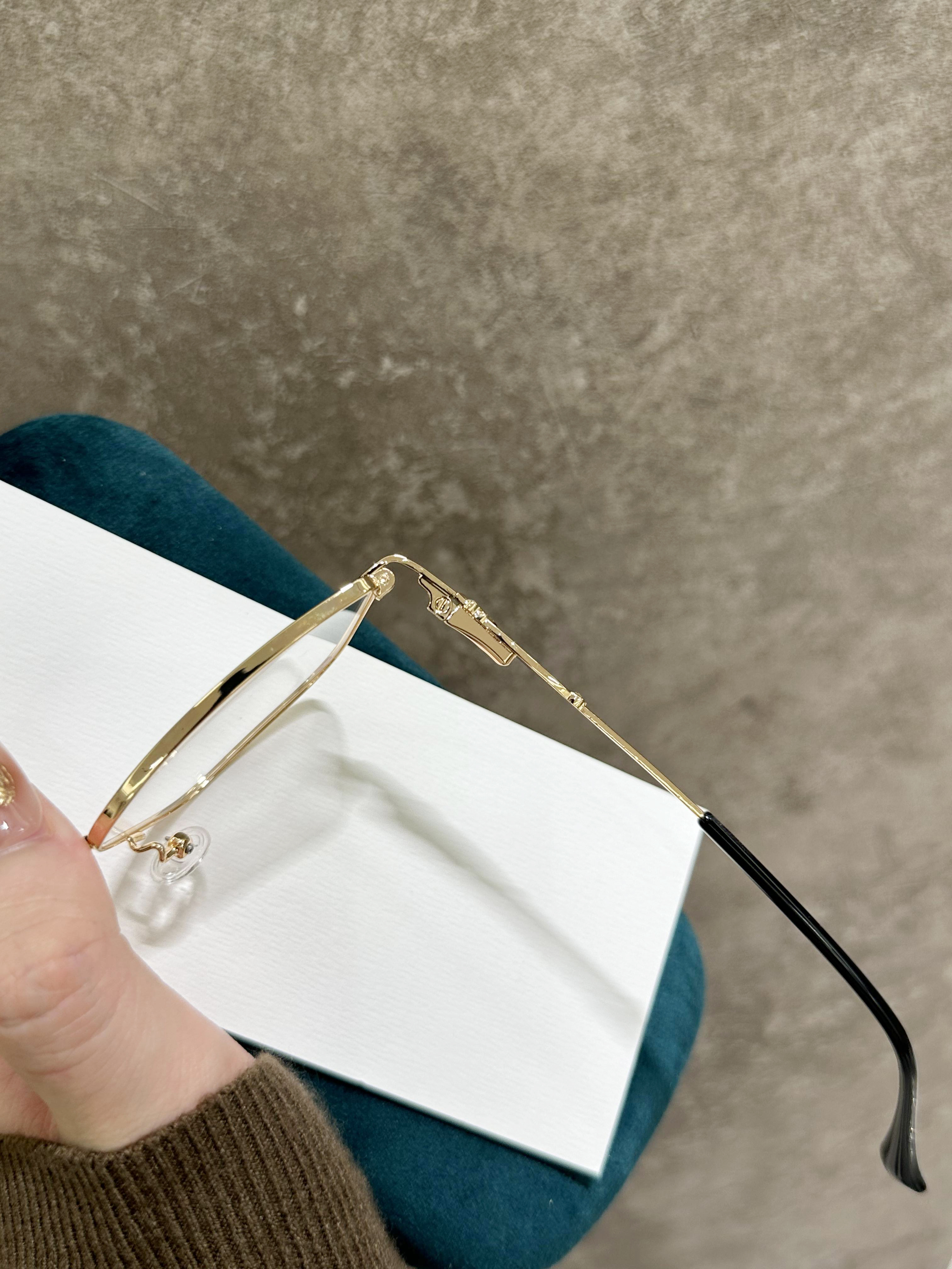 New ultra-lightweight, trendy, natural-looking, lazy-style eyeglass frames G95-292