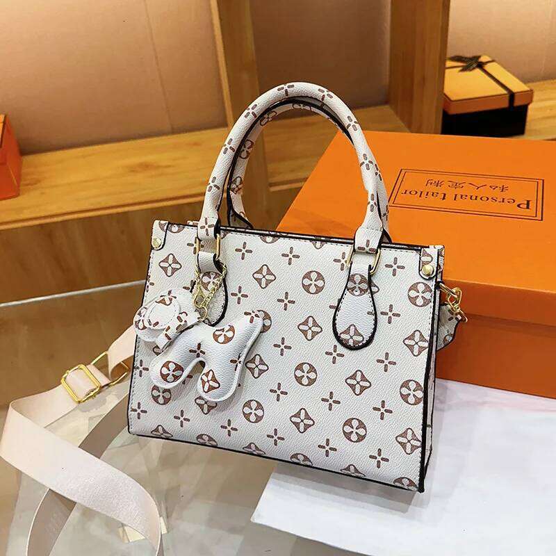 Designer Luxury Trendy Release Women S Super Popular Light Shoulder Bag Tote Messenger Style Premium Chic