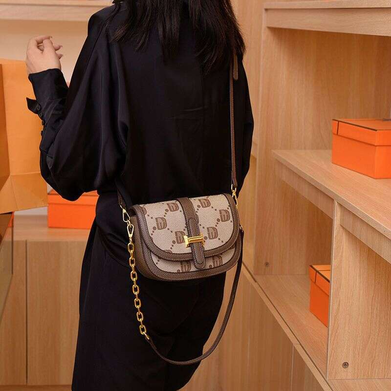 Light High end Feeling 2023 New Fashionable and niche Design Underarm Shoulder Versatile Western style Women's